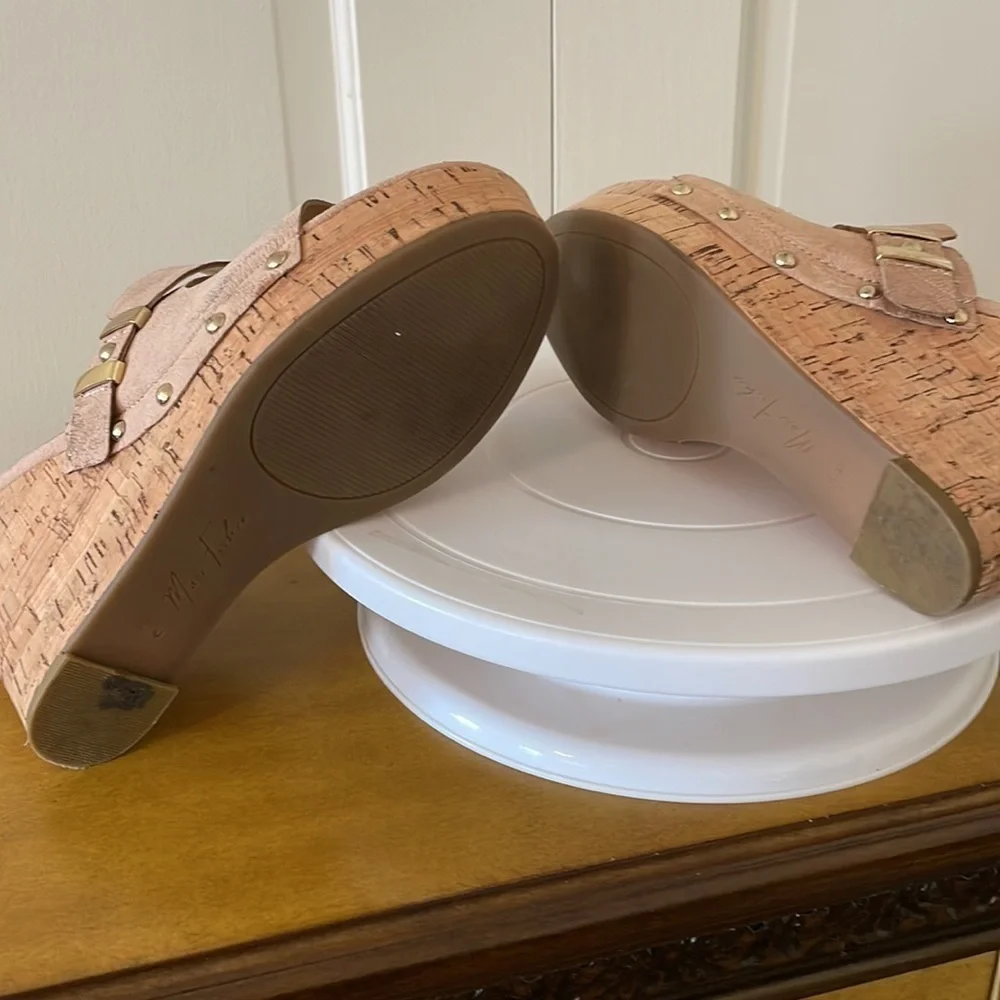 👍🏼 Marc Fisher neutral platform Sandals Size 8.5 👍🏼